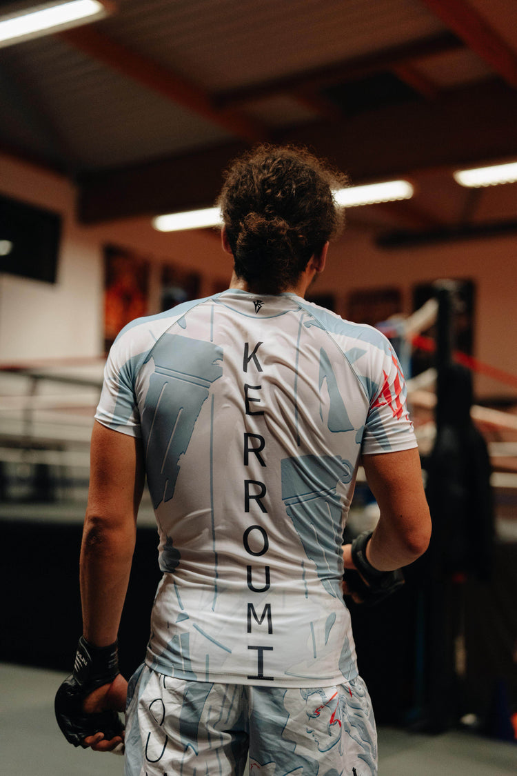 RASHGUARD : CONSTRUIT POUR LE SOL